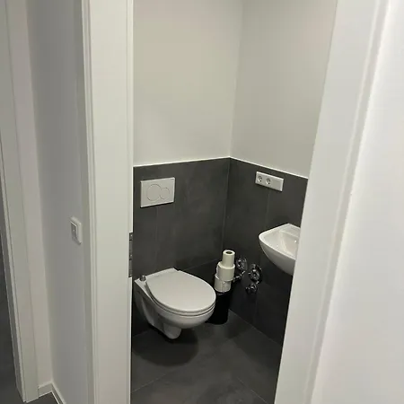 7 Personen 3 Schlafzimmer Balkon Zentrale Lage Apartment *