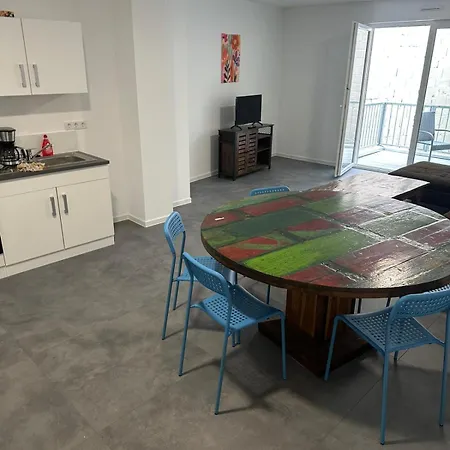 Apartment 7 Personen 3 Schlafzimmer Balkon Zentrale Lage *