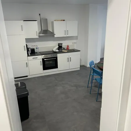 7 Personen 3 Schlafzimmer Balkon Zentrale Lage Apartment *