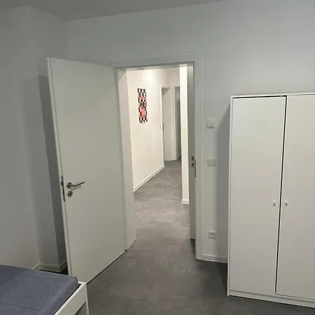 7 Personen 3 Schlafzimmer Balkon Zentrale Lage *